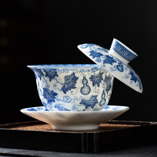 Blue and write porcelain - Hulu and bat